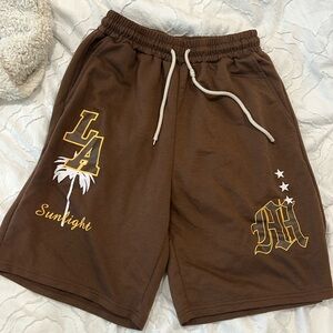 Brown Men’s medium shorts with LA decal
